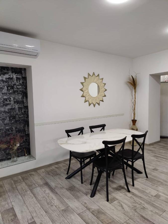 Modern Apartment In The Center With The View Of The Majestic Ararat Yerevan Exterior photo