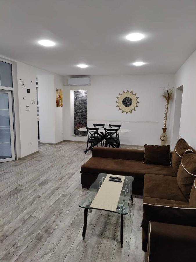 Modern Apartment In The Center With The View Of The Majestic Ararat Yerevan Exterior photo